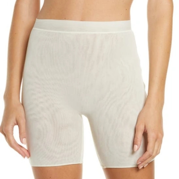 SKIMS Other - Skims Summer Mesh Shorts In Bone Large